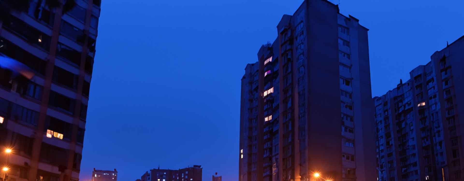 Stadt im Dunkeln  - SEO für deine Website