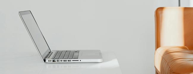 Laptop um einen Blog zu schreiben